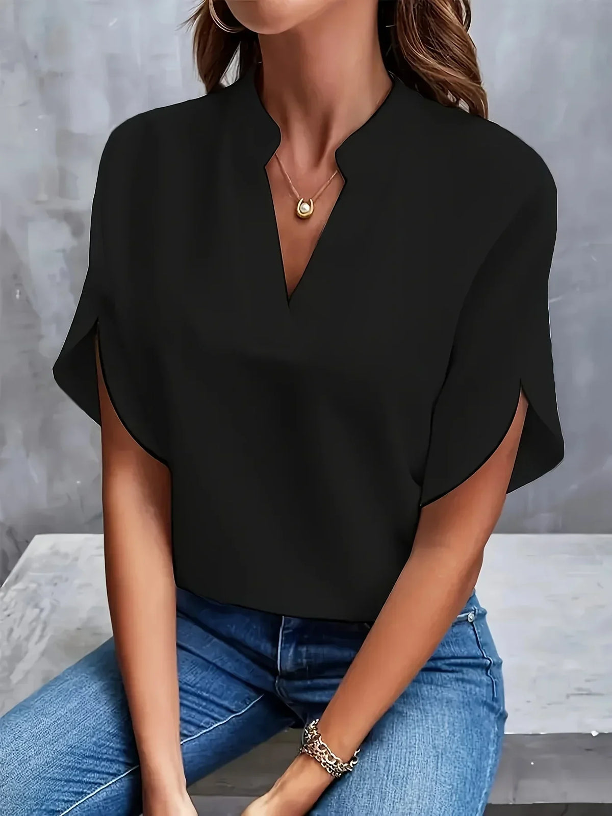 Bergljot V-Neck Blouse with Short Sleeves