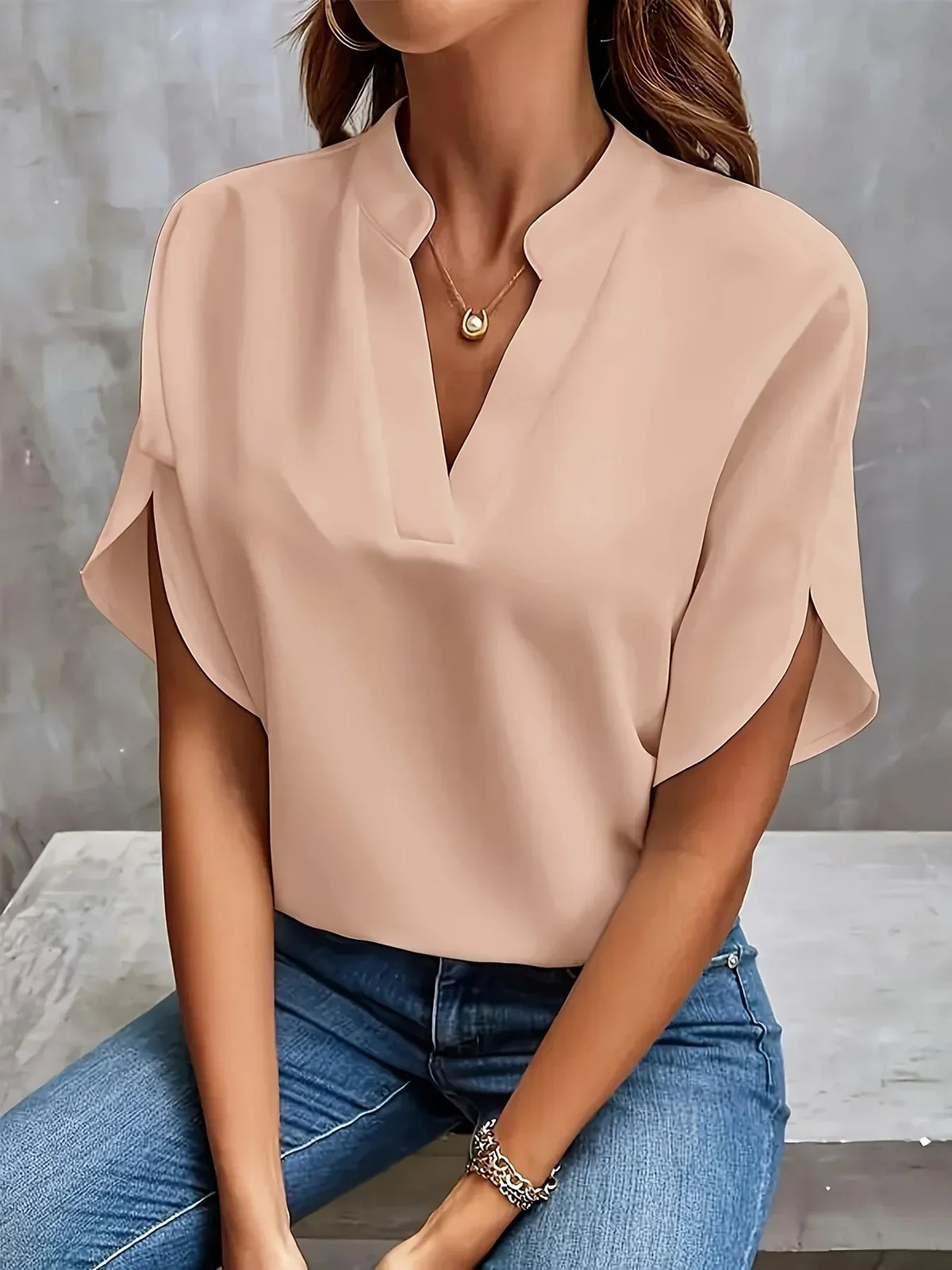 Bergljot V-Neck Blouse with Short Sleeves